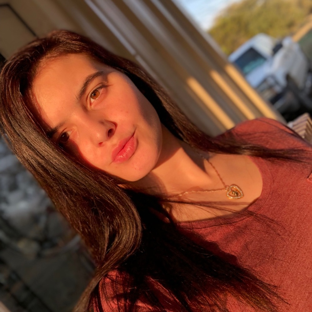 Meet your Posher, Elyssa